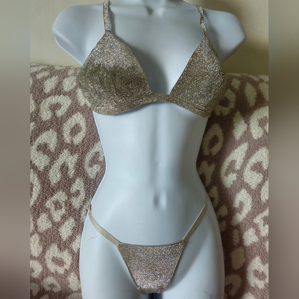New..Victoria secret Shine Triangle Bralette & V-String Panty Set.